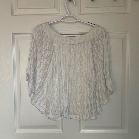 Adorable poncho style shirt - Picture 4 of 5
